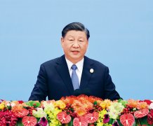 <b>坚持不懈推进高程度对外</b>